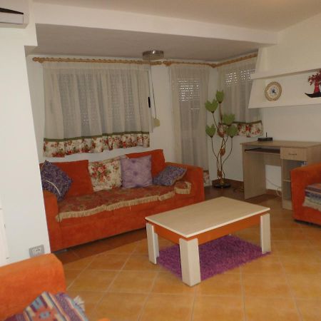 Aldom Apartments Durrës Esterno foto