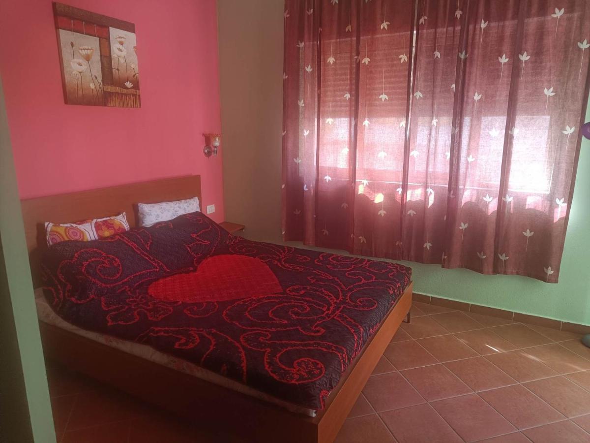 Aldom Apartments Durrës Esterno foto