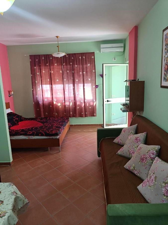 Aldom Apartments Durrës Esterno foto