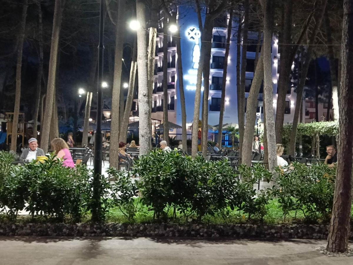 Aldom Apartments Durrës Esterno foto