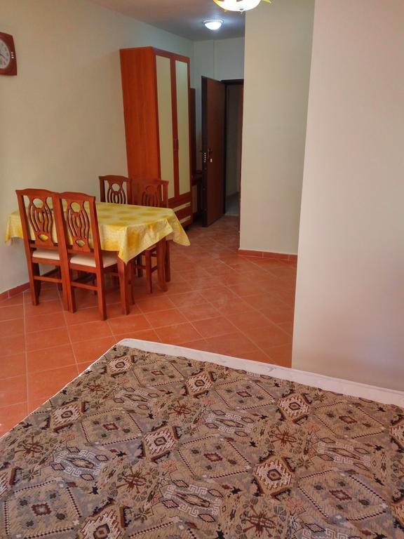 Aldom Apartments Durrës Esterno foto