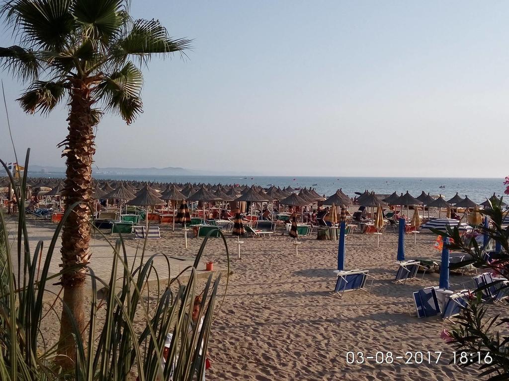 Aldom Apartments Durrës Esterno foto